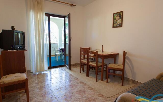 Spacious Apartment With Terrace & Garden Grill