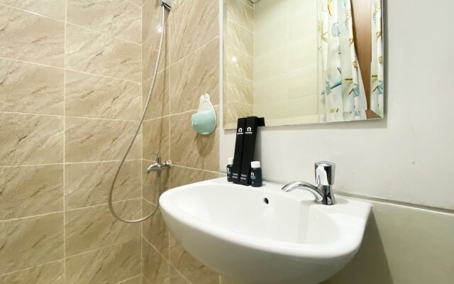 Homey And Warm Studio Transpark Juanda Bekasi Timur Apartment