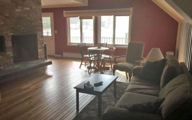 The Upper Pass Lodge at Magic Mountain