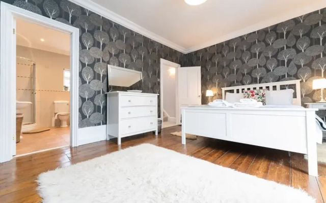 Host Stay Temple Street Townhouse