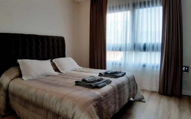 Departamento Moderno - Equipado y Con Cochera Privada