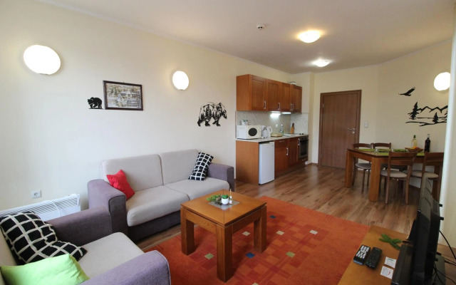 Pine Tree Apartment D34