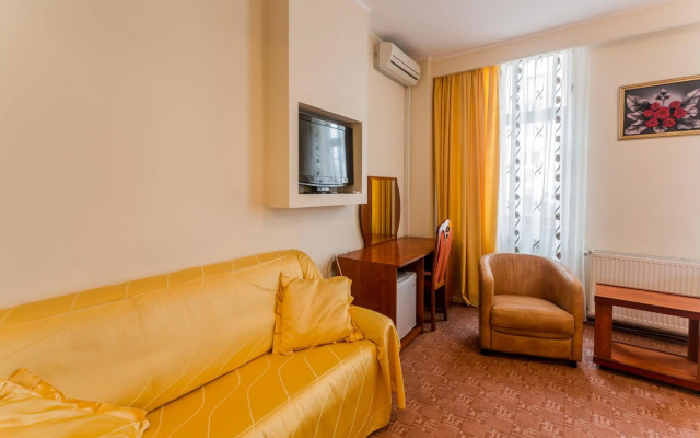 Amphitryon Hotel