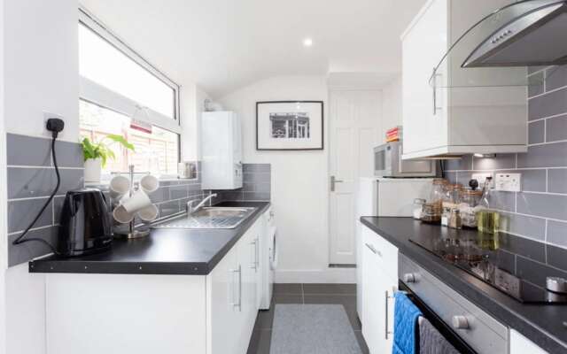 Ashton House, Luton - inhabit short stays
