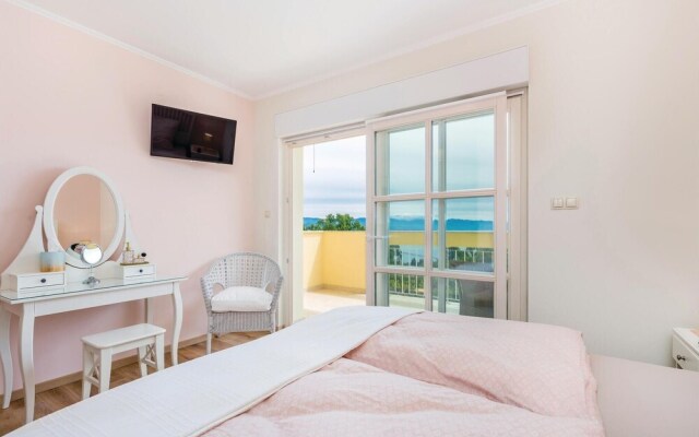 Beautiful Home in Lovran With Sauna, Wifi and 6 Bedrooms
