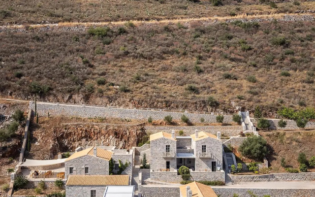Trapela Limeni Luxury Suites