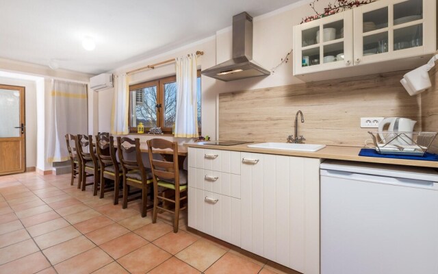Amazing Home in Rakovicko Seliste With Wifi and 2 Bedrooms