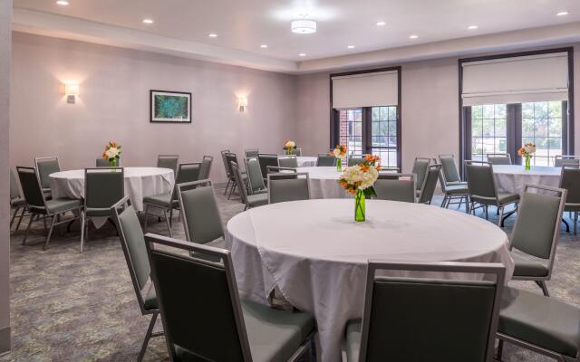 Holiday Inn & Suites Dallas-Addison by IHG