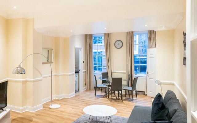 Amazing Two Bed Moments From St Pauls Cathedral A4
