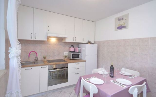 Holiday Home Nikolina (ROJ412)