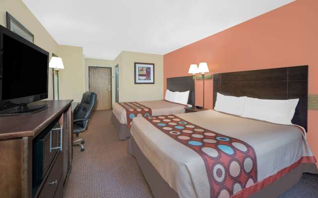 Super 8 by Wyndham Ottumwa