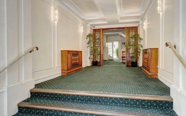 Two Bed Flat in Fashionable Chelsea