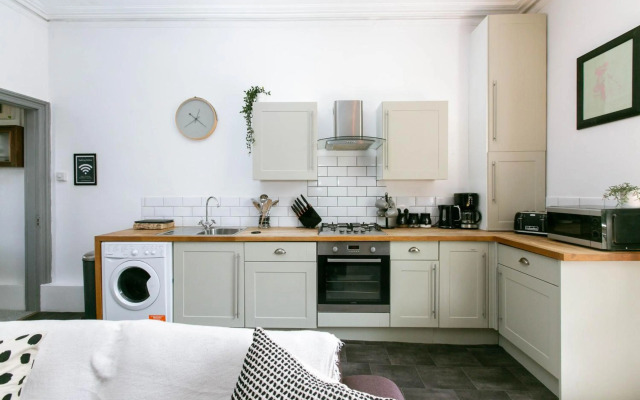Spacious, Quiet and Central Apartment With Parking