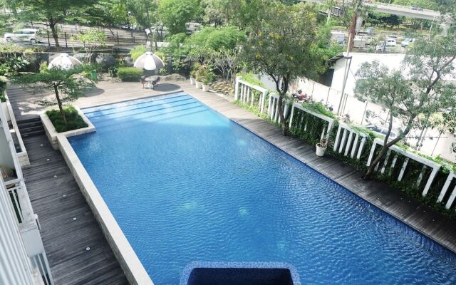 Westmark Apartment Near Taman Anggrek