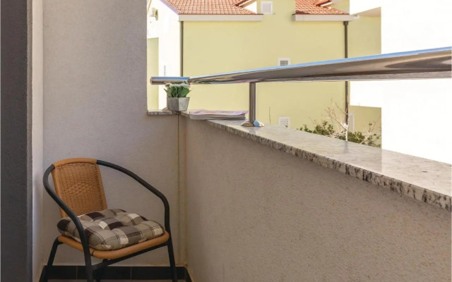 One-Bedroom Apartment Makarska with Sea View 07