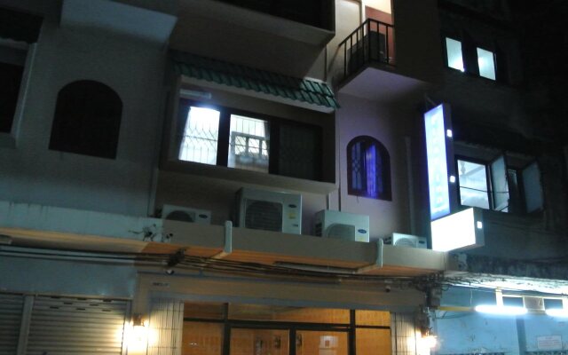 First Inn Bangkok Hostel