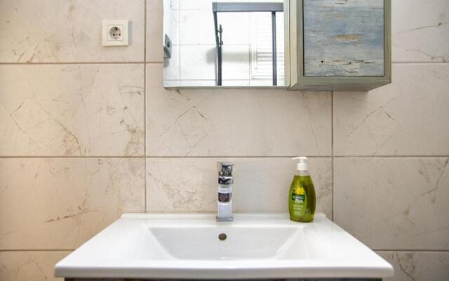 Vibrant and Central Flat in Karsiyaka Near Sea