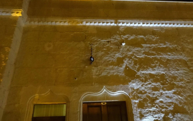 Emit Cave Hotel