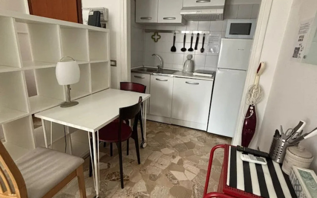 Cosy Studio Quick Metro Ride to Centre