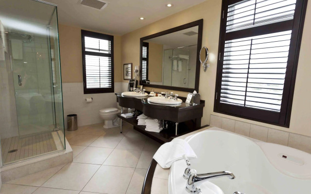 Le St-Martin Hotel & Suites Laval