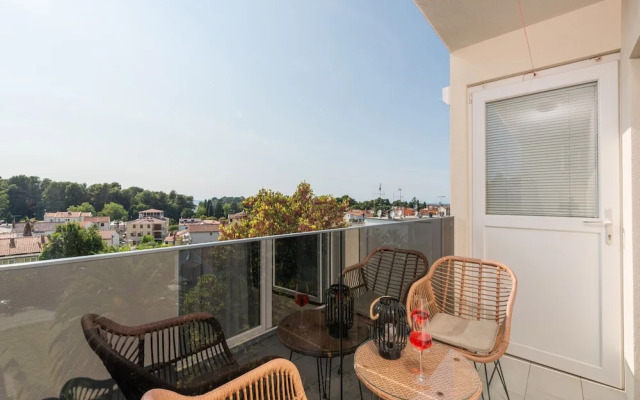 Premium Apartment With Patio