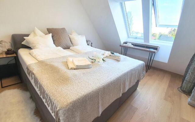 Rooftop Terrace, free garage parking and Pool!