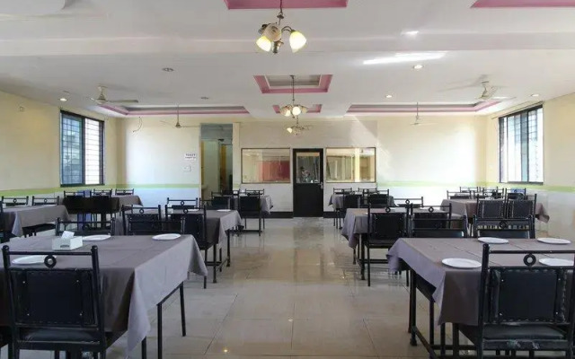 Hotel Mayur By OYO Rooms