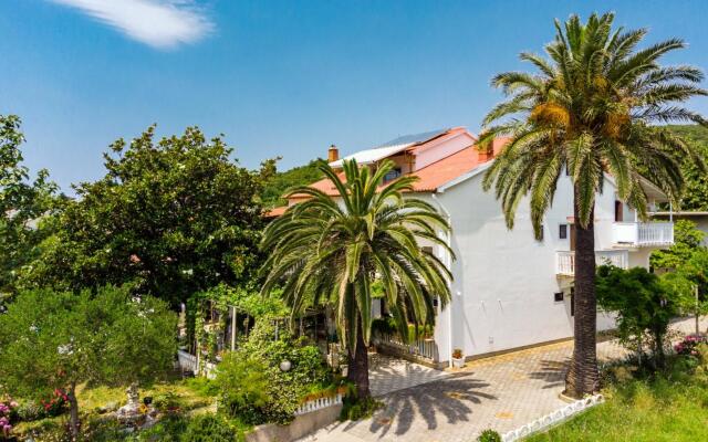 Ankica - pool & garden - A1(9)