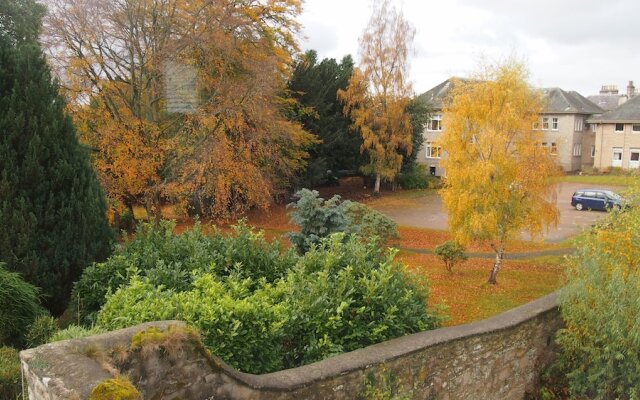 Pitcullen Guest House