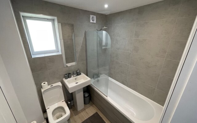3 Bedroom New House with WiFi