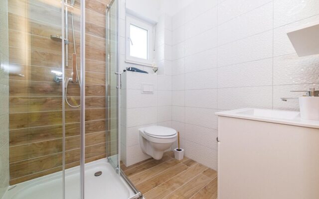 Beautiful Home in Trogir With Sauna, Wifi and 6 Bedrooms