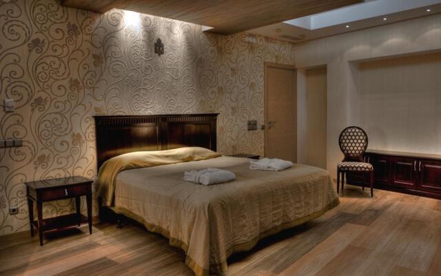 Atrium Suites