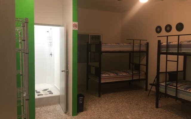 Unidades Privadas con AC-TV-WiFi y Estacionamiento en Centro de MTY