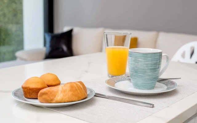 Menesse 32 102 by Mikitito Rentals