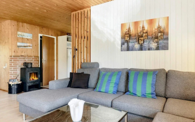 6 Person Holiday Home in Vaeggerlose