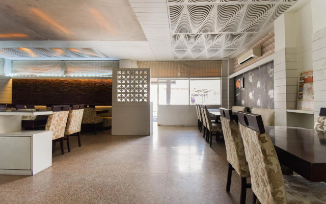 Flagship 76012 Hotel Grand Decor