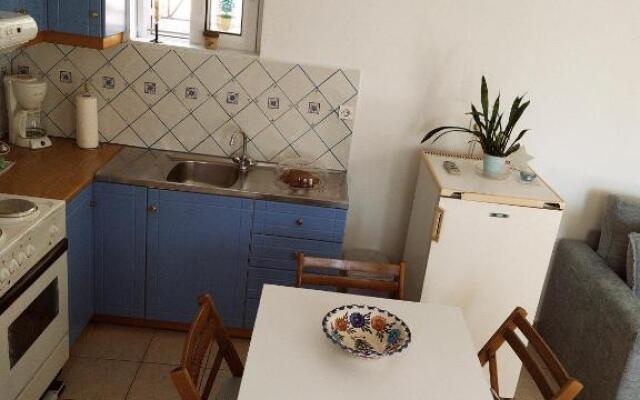 East Red Rock and View Leonidio maisonette studio