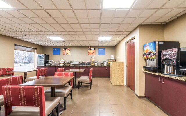 Comfort Inn & Suites Dayton Northwest - Englewood