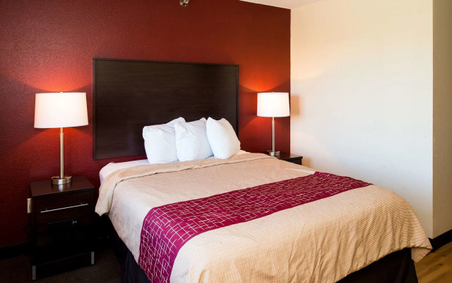 Red Roof Inn & Suites Omaha - Council Bluffs