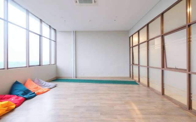 Homey And Restful Studio Royal Sentul Park Apartment