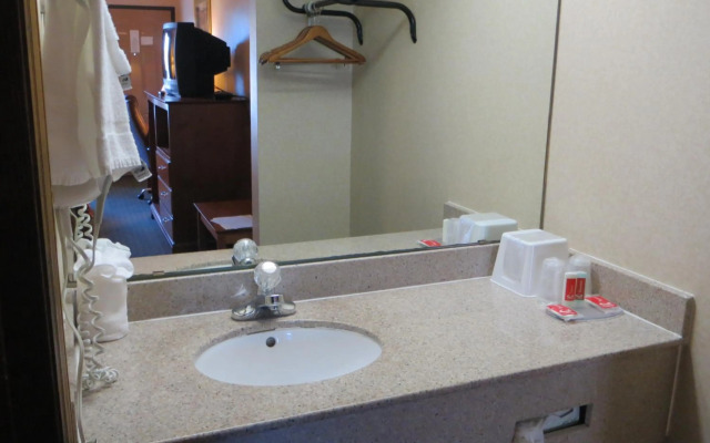 Econo Lodge North