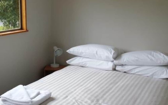 Golden Bay Holiday Park – Guest Rooms – Golden Bay