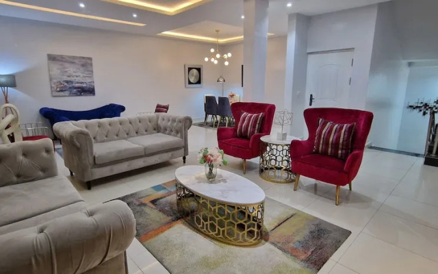 Luxury 3-bed House in Gated Estate With Pool Lekki