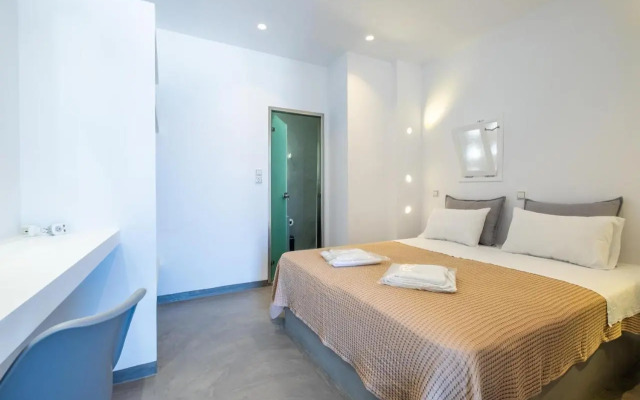 Lorenzo Studios and Suites Paros