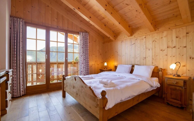 Grand Swiss Chalet for 10 Near Skilift