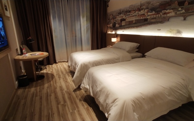 Vienna Hotel (Hezhou Xindu)