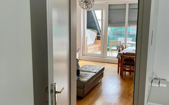 Dachgeschosswohnung mit kostenlosem Parkplatz !