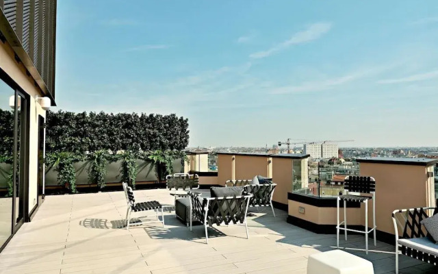 San Babila Modern Apartment