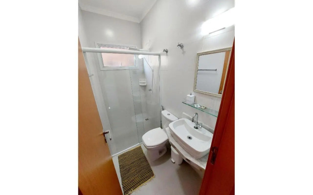 Af-39 NOVO, AR, PISCINA, CHARMOSO E BEM LOCALIZADO