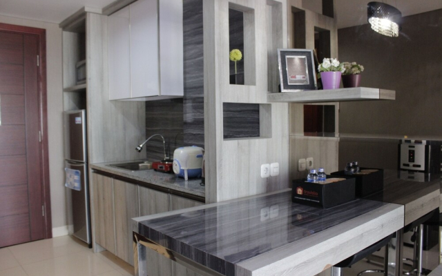 Modern & Deluxe Studio Apartment at Tamansari Tera Residence
